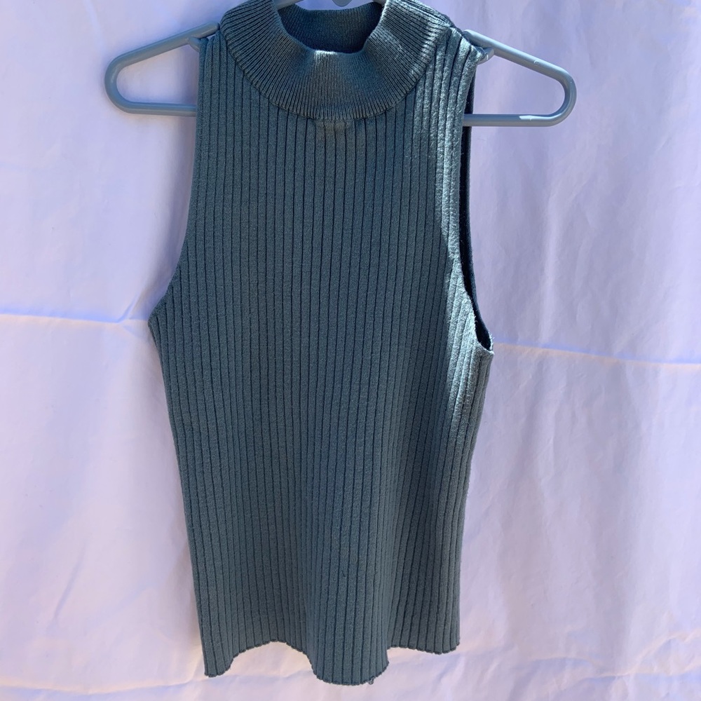 Light blue mock neck tank - size small